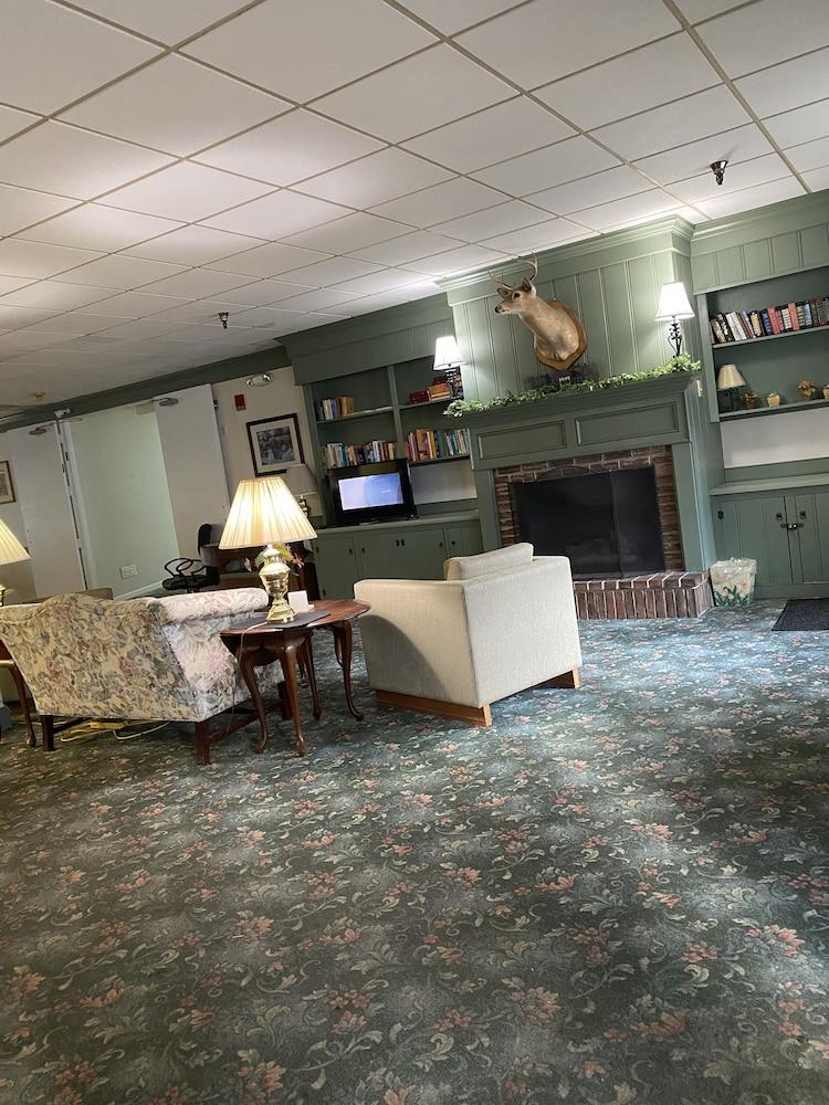 Surrey Inn Hotel Ashland Exteriör bild